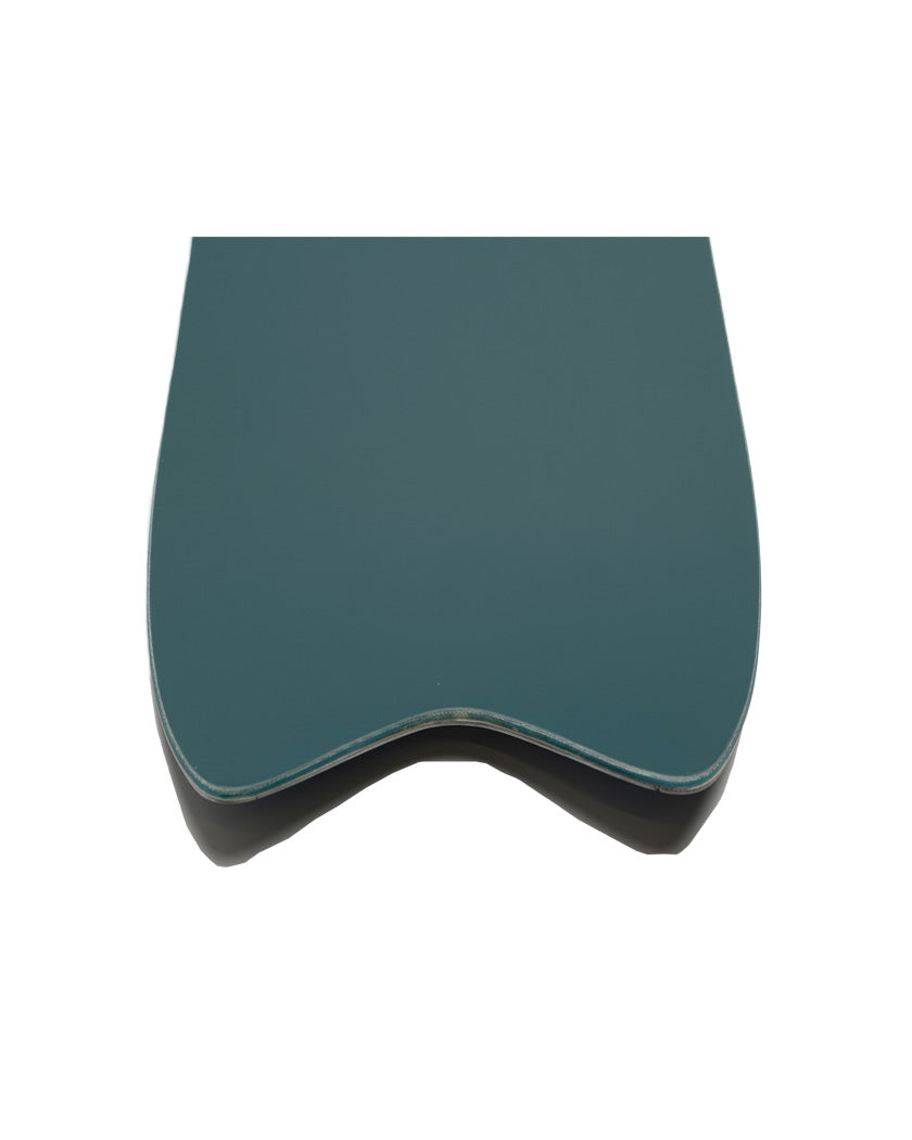 Offering a fun, surfy ride in all terrain, the Dingy is a true versatile snowboard, and like its namesake, is perfect for anyone looking for a wider, shorter board that can still push the status quo of snowboarding.