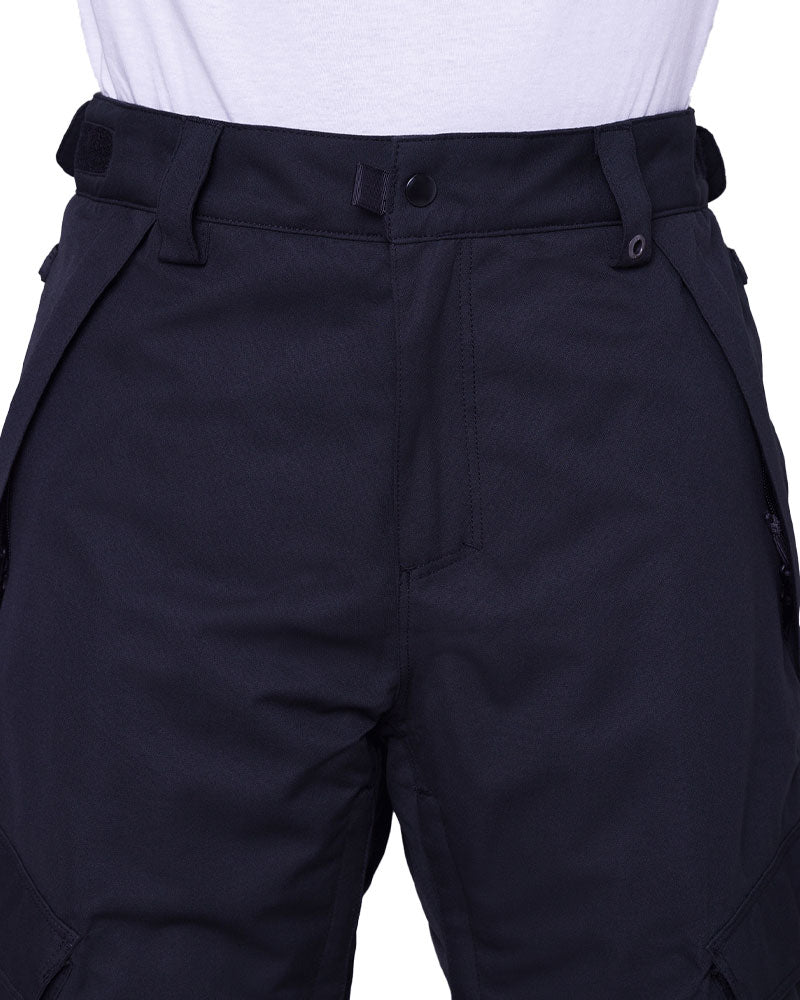 A 686 favorite with timeless style and unbeatable function. Cargo pockets to stash your gear, kick panels to protect your cuffs, and insulation plus infiDRY® 10k fabric to keep you warm and dry.