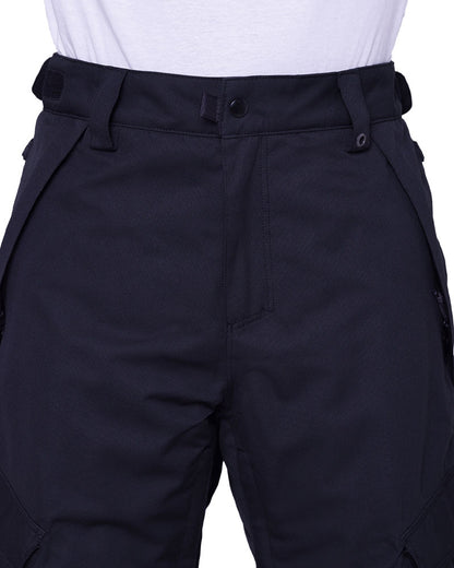 A 686 favorite with timeless style and unbeatable function. Cargo pockets to stash your gear, kick panels to protect your cuffs, and insulation plus infiDRY® 10k fabric to keep you warm and dry.