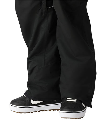 A 686 favorite with timeless style and unbeatable function. Cargo pockets to stash your gear, kick panels to protect your cuffs, and insulation plus infiDRY® 10k fabric to keep you warm and dry.