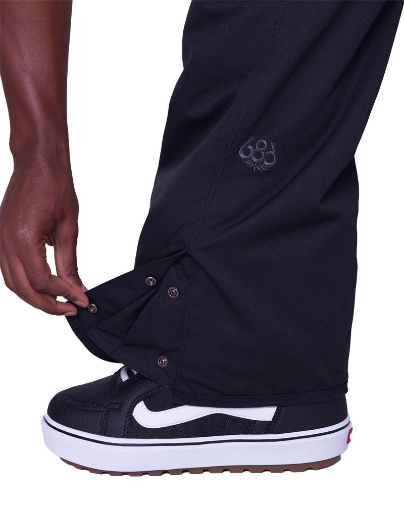 A 686 favorite with timeless style and unbeatable function. Cargo pockets to stash your gear, kick panels to protect your cuffs, and insulation plus infiDRY® 10k fabric to keep you warm and dry.