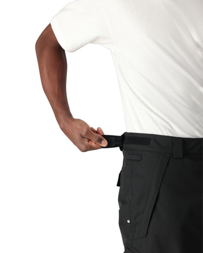 A 686 favorite with timeless style and unbeatable function. Cargo pockets to stash your gear, kick panels to protect your cuffs, and insulation plus infiDRY® 10k fabric to keep you warm and dry.