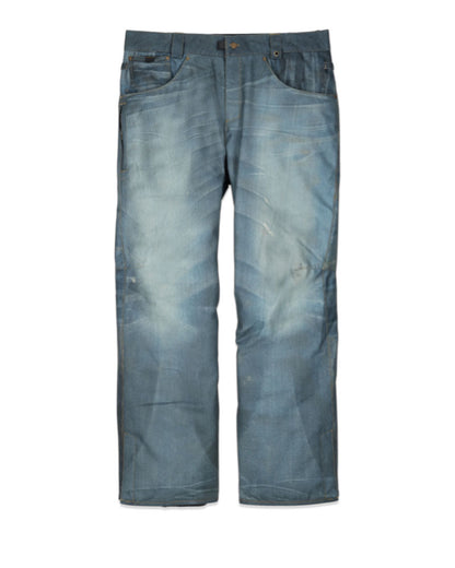 These may look worn in and wasted, but they are anything but that. Designed to be waterproof, windproof, warm and ready to shred, these feature all the 686 features you have come to love.