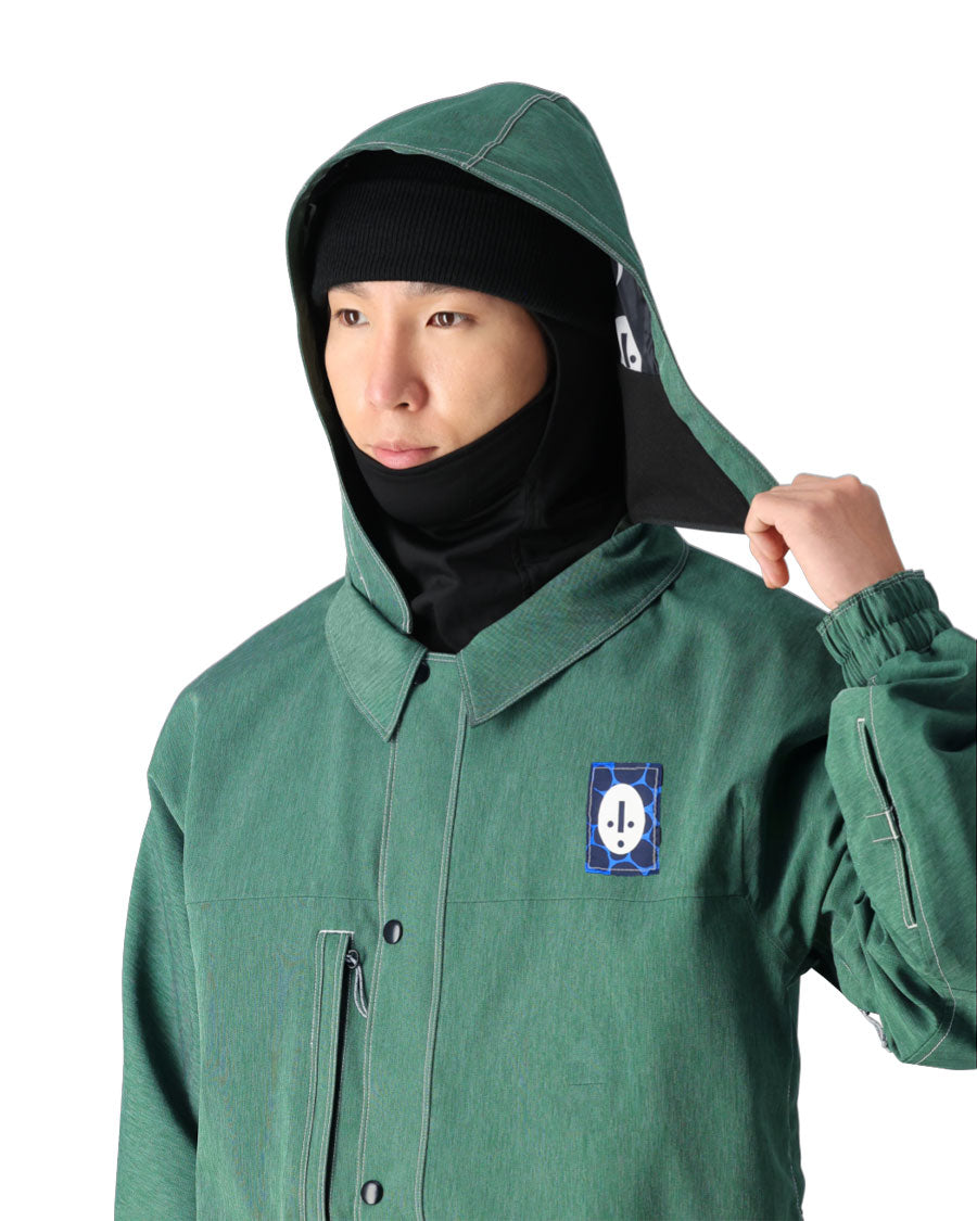 A versatile jacket designed to be worn on the moutain and around town. Leave the hood on for stormy days in the backcountry or remove the hood for clips in the park and streets or daily wear.