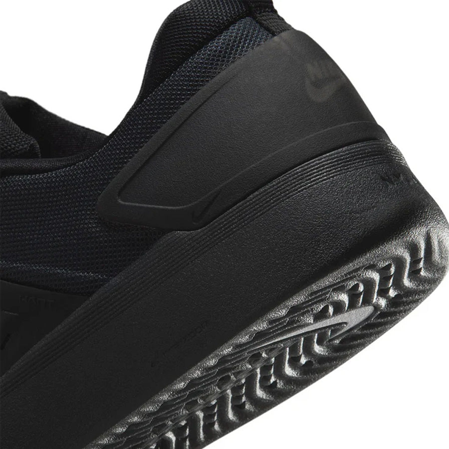 Nike SB Zoom Nyjah 4 Shoe Black/White-Black-White