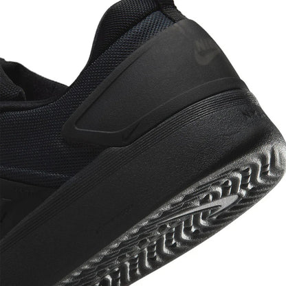 Nike SB Zoom Nyjah 4 Shoe Black/White-Black-White