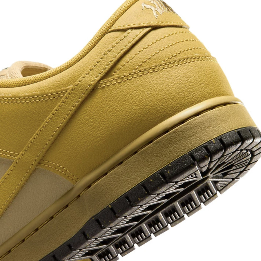 Nike Sb Dunk Low Pro Shoe Saffron Quartz/Saffron Quartz-Pear