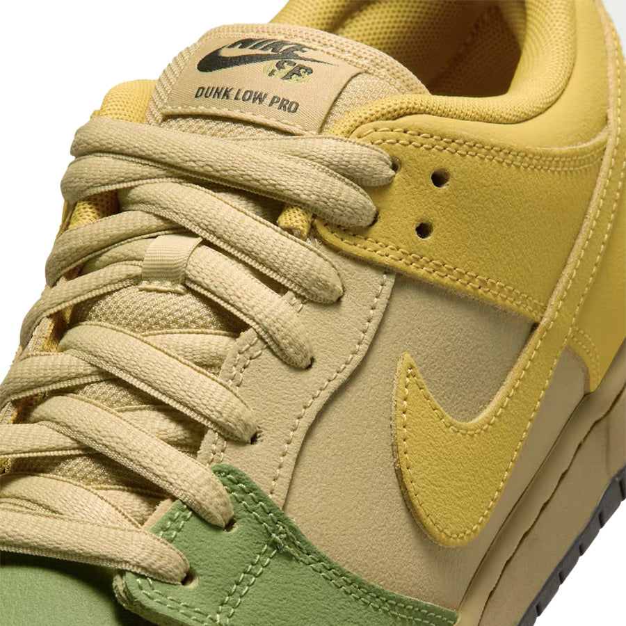 Nike Sb Dunk Low Pro Shoe Saffron Quartz/Saffron Quartz-Pear