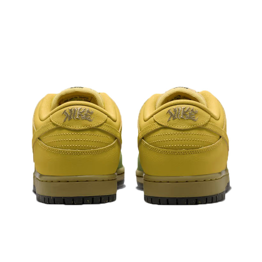 Nike Sb Dunk Low Pro Shoe Saffron Quartz/Saffron Quartz-Pear