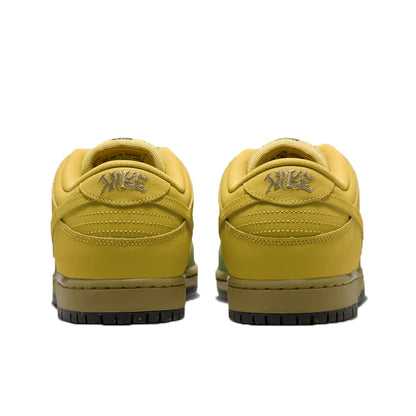 Nike Sb Dunk Low Pro Shoe Saffron Quartz/Saffron Quartz-Pear