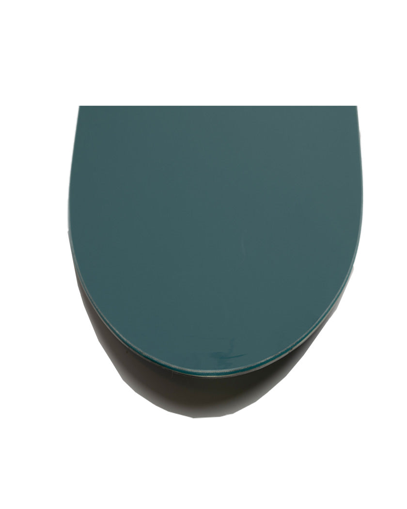 Offering a fun, surfy ride in all terrain, the Dingy is a true versatile snowboard, and like its namesake, is perfect for anyone looking for a wider, shorter board that can still push the status quo of snowboarding.