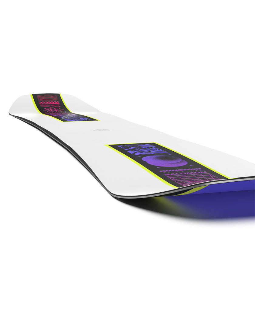 When you can't keep them out of the park, the Salomon Huck Knife Grom is a high performance board for keen grom shredders. A true twin high-performance park board features Quad Camber for a mix of forgiveness and edge control, and a Popster Construction with an Aspen Core for more pop off the lip than you can throw a Chupa Chup at.