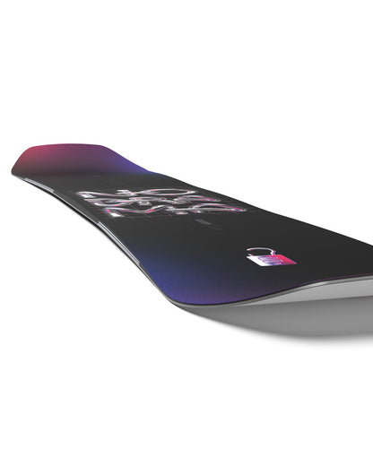 Salomon's premiere women’s park board, the No Drama, was built for jumps, transition, and rails using our most responsive camber profile, paired with a versatile flex and sidecut for precise maneuvers. A steeper nose and tail design provides snap, response, and swing weight reduction while a long list of tech enhances pop and stability at high speeds